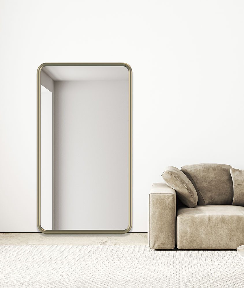 lustro Puffy Long w złotej ramie Dark Gold w beżowym wnętrzu