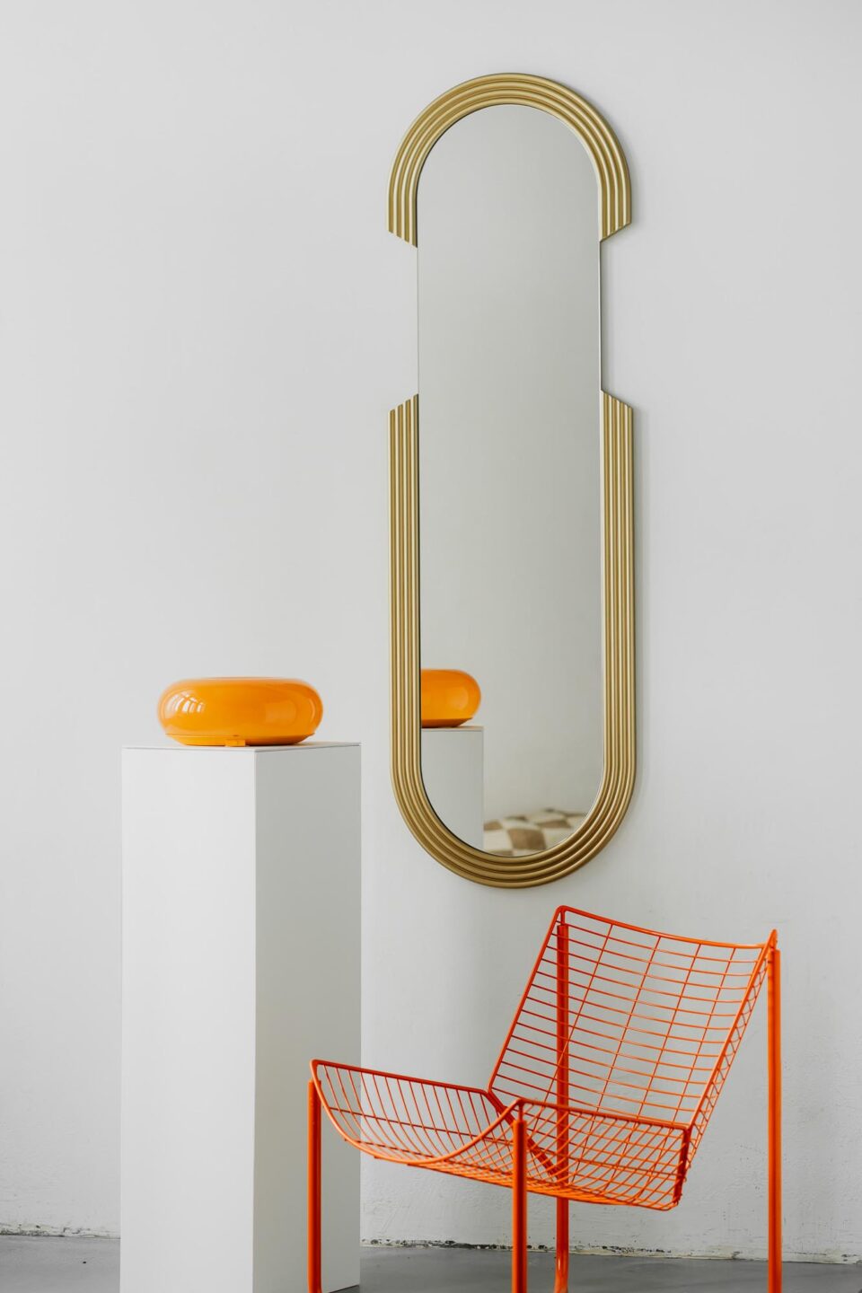 Lustro owalne w ze złotymi ryflowanymi zdobieniami w stylu art deco GROOVIE BIG GOLD